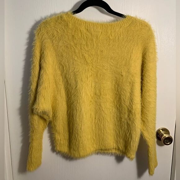 Jessica Simpson EUC yellow fuzzy cropped sweater Size XS - Picture 2 of 4